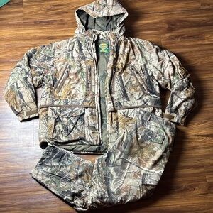 Men’s 2XL Cabelas Scentlok Hunting outfit, pants size 42. great condition.